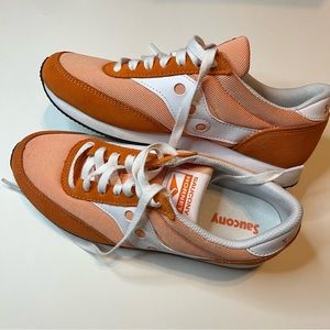 Saucony Hornet Womans size 8 two toned orange
